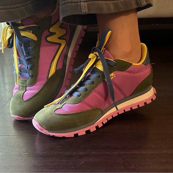 Sneakers - Picture 5 of 7